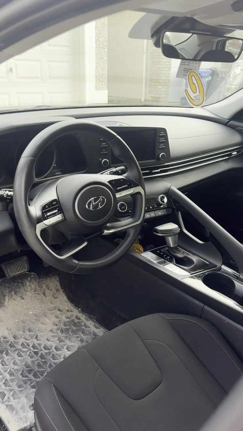 Hyundai Elantra &mdash; Interior — before