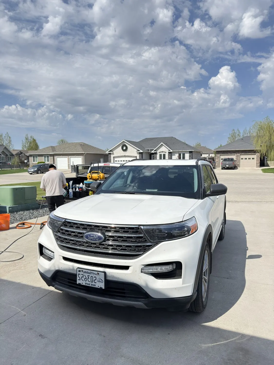 Ford Explorer &mdash; Front Quarter — before