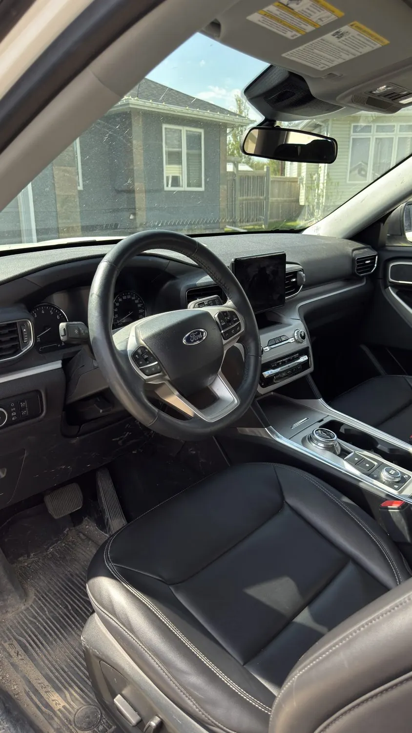 Ford Explorer &mdash; Interior — before
