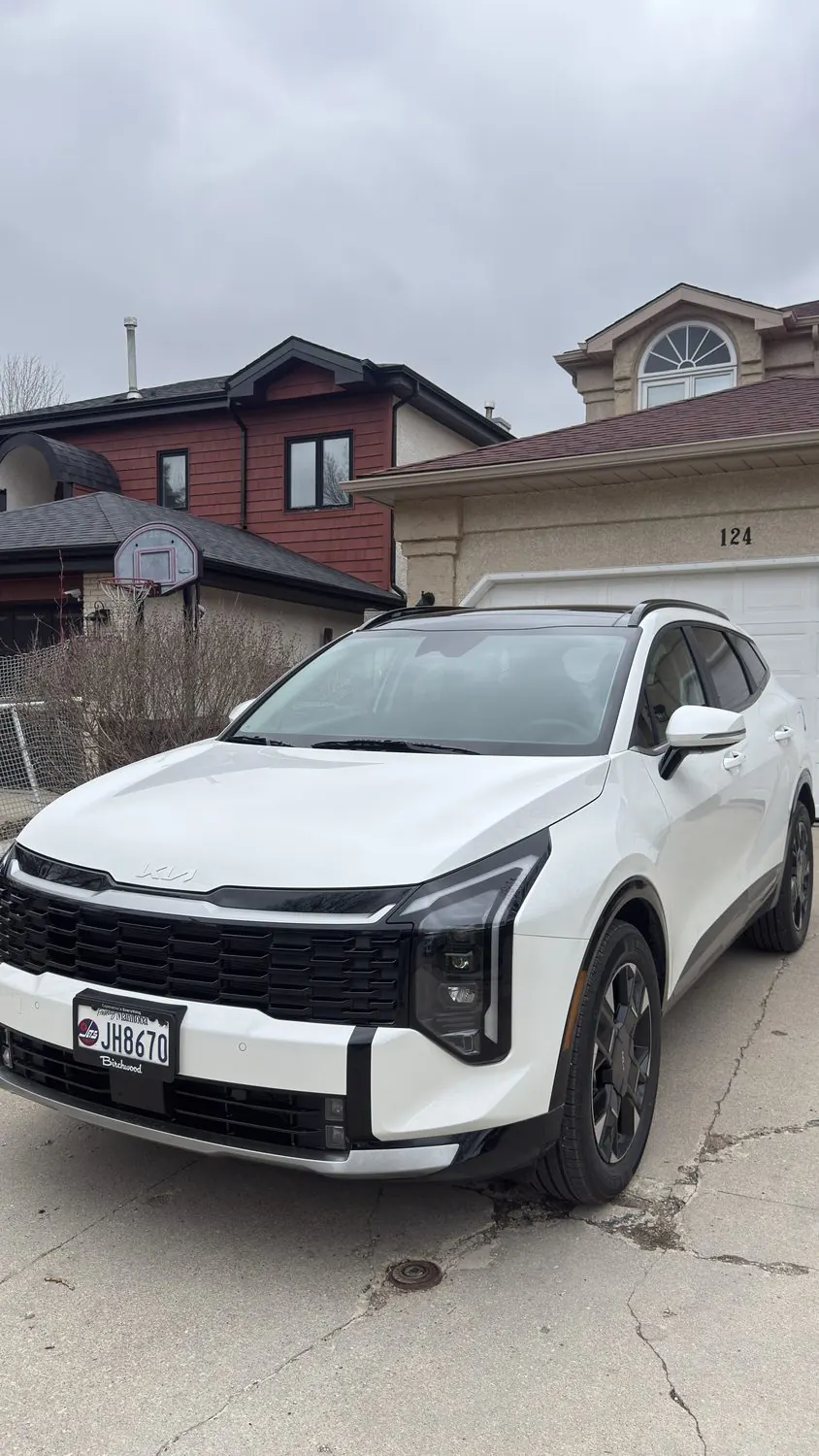 Kia Sportage &mdash; Front Quarter — before
