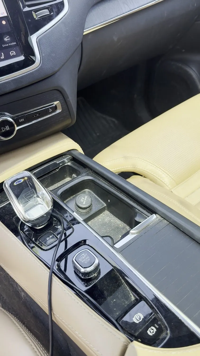Volvo &mdash; Console — before